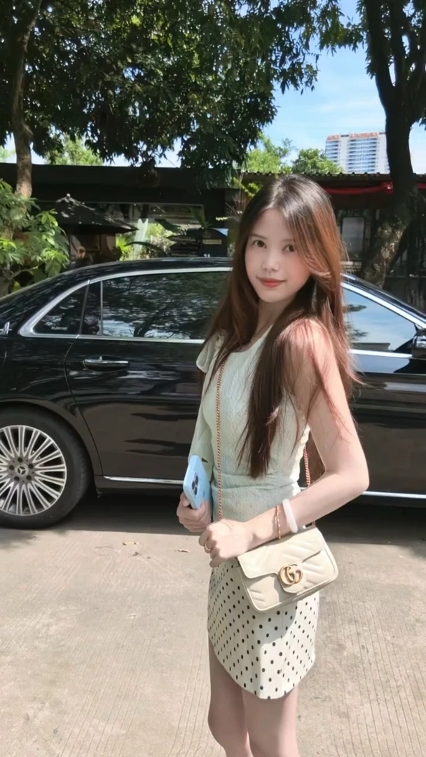 2025夏季新款法式蝴蝶结绑带无袖针织上衣女搭配波点半身裙两件套