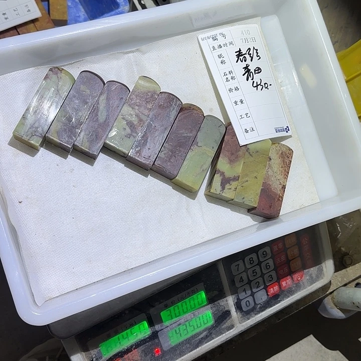 春***画青田石印石在这样下去