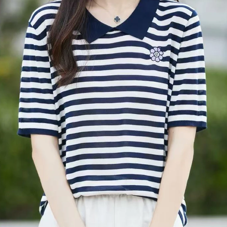 女士刺绣花朵撞色翻领短袖