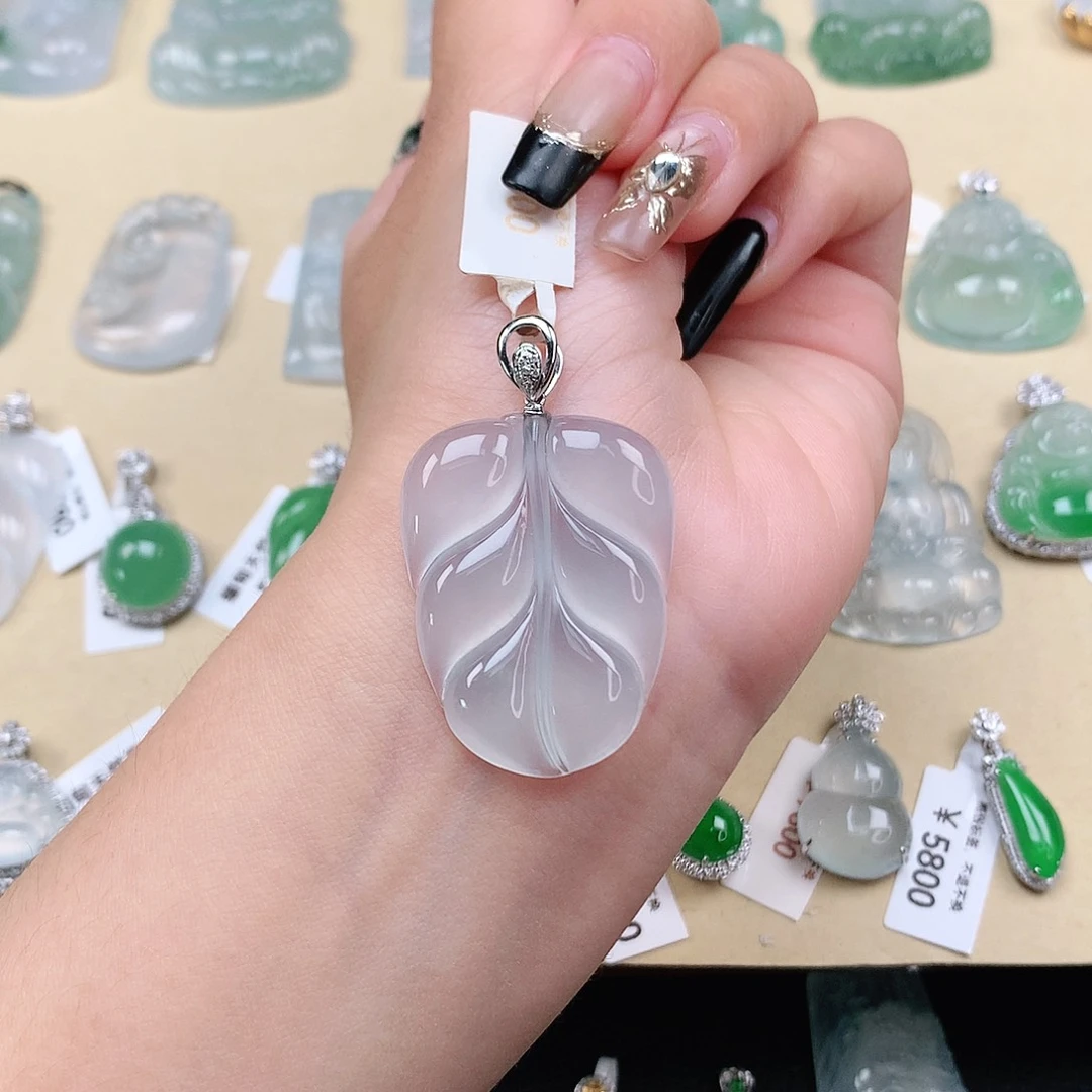 翡翠颈饰18K金镶嵌叶子