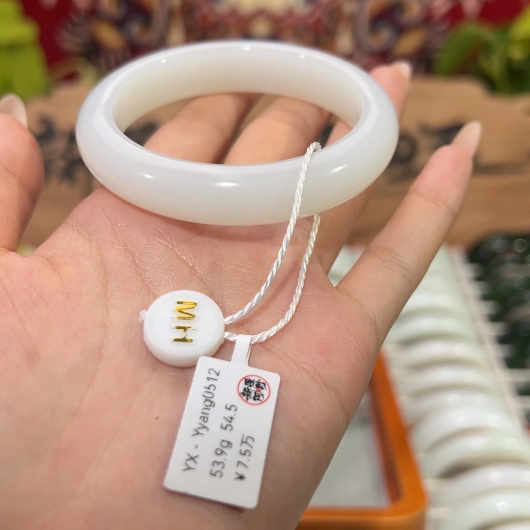 未镶嵌手镯和田玉优雅羊脂白玉手镯 经典传家款