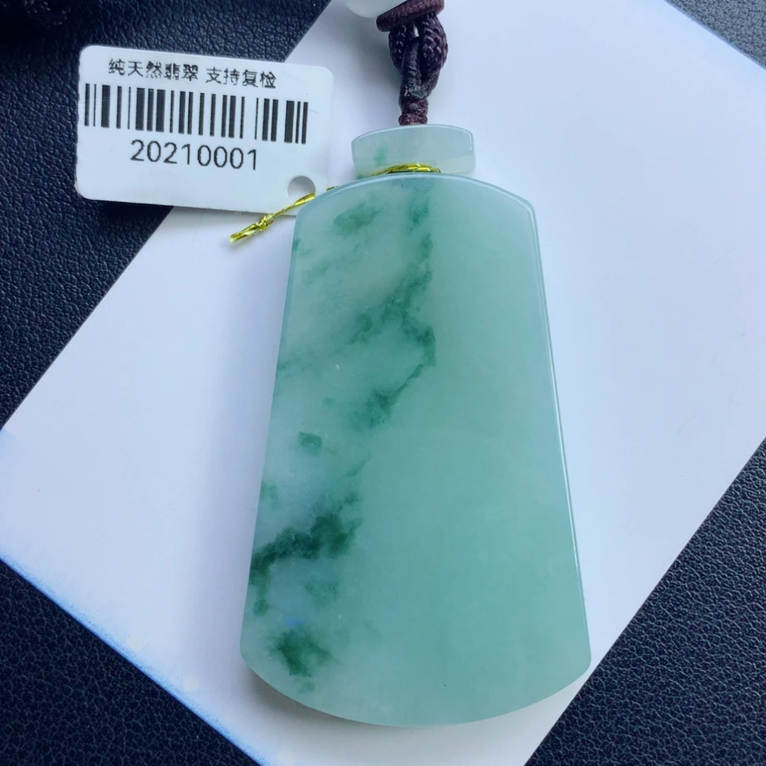 翡翠未镶嵌颈饰无事牌