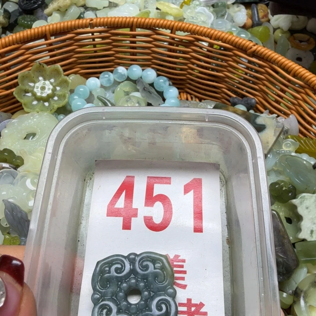 透闪石-蛇纹石玉吊坠未镶嵌
