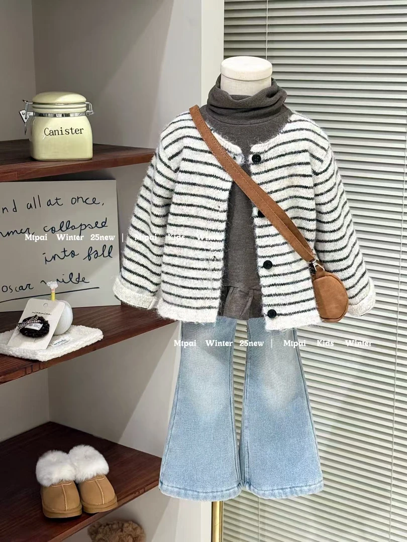 韩系女针织条纹开衫配双面绒花边内搭+喇叭牛仔裤