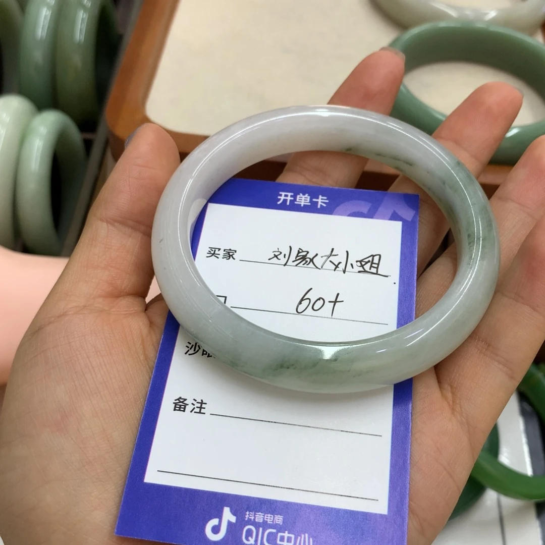 石英质玉手镯未镶嵌刘***姐