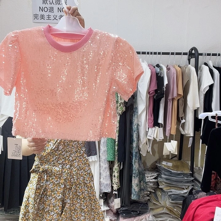 吊带皮粉色的亮亮短袖