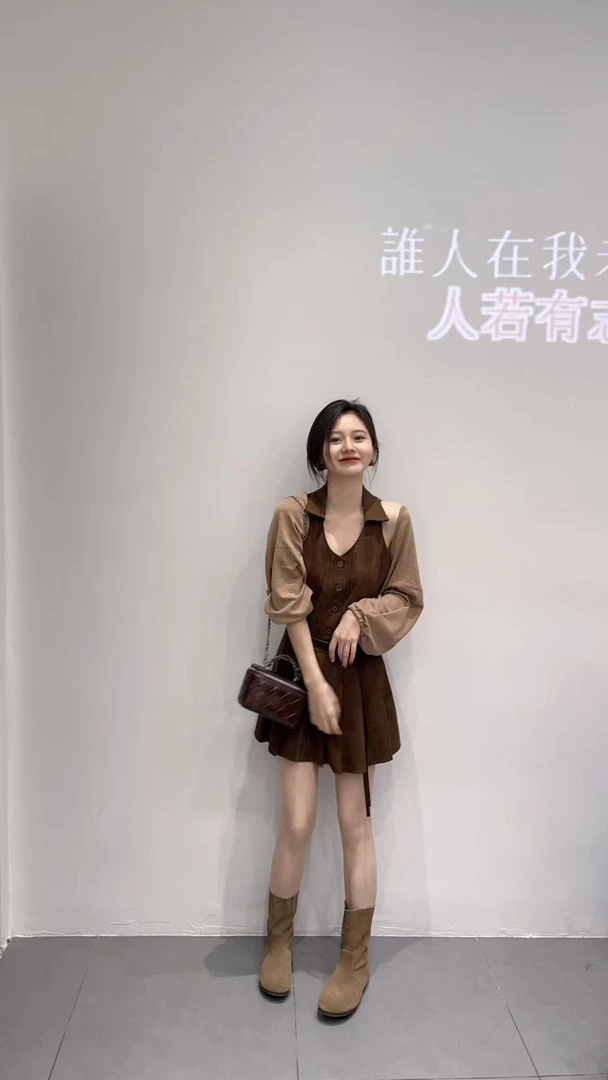 2025秋季新款韩版气质显瘦时尚无袖背心连衣裙配腰带针织开衫套装