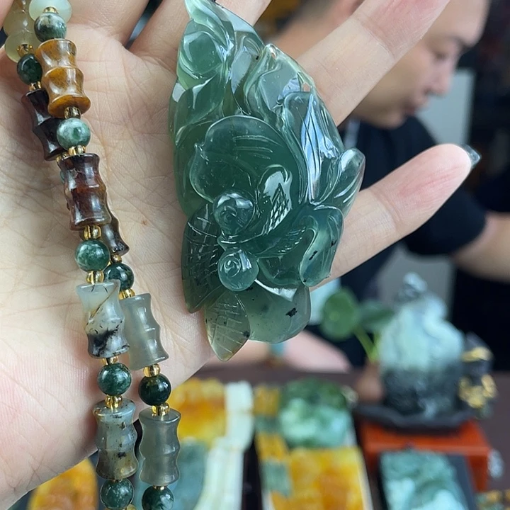 蛇纹石玉未镶嵌颈饰