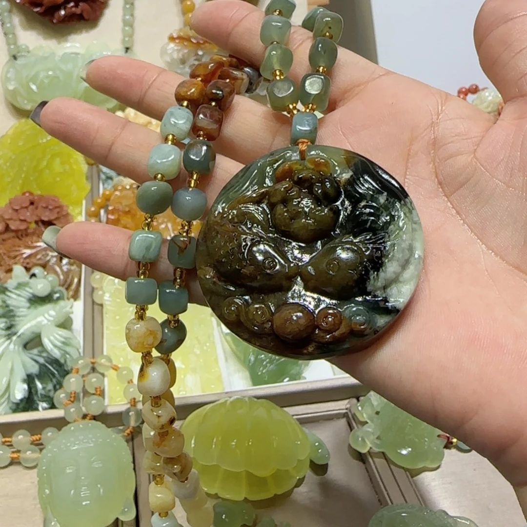 未镶嵌蛇纹石玉吊坠