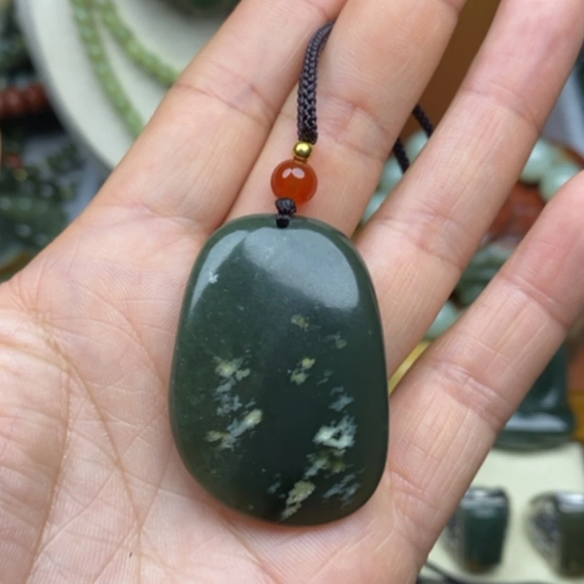 【闪购商品】未镶嵌岫岩河磨玉（透闪石质玉）挂件