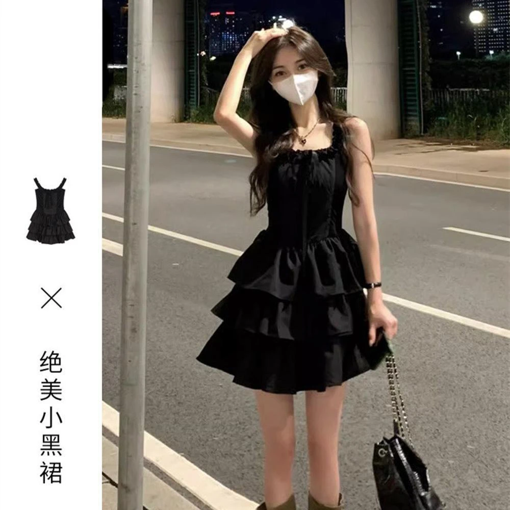 赫本风吊带小黑裙女小个子设计感收腰显瘦气质层层蛋糕连衣裙夏季