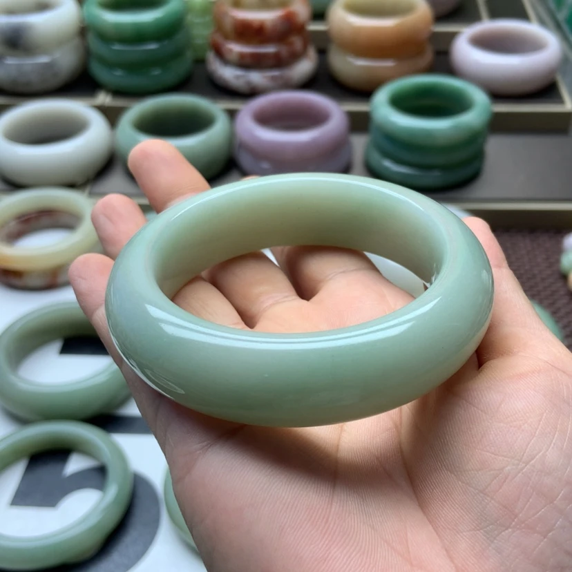 【闪购商品】石英质玉手镯未镶嵌邢*