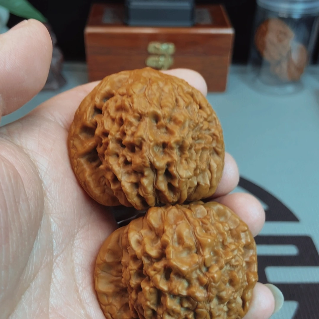 ****张福利龙鼎核桃手把件！