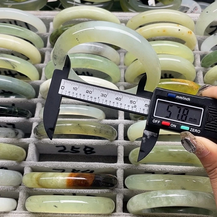 蛇纹石玉未镶嵌手镯258