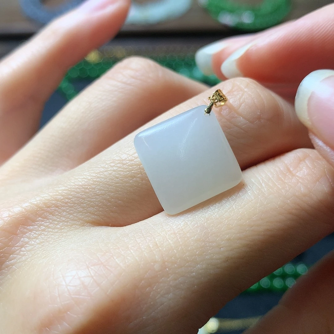 和田玉颈饰18K金镶嵌