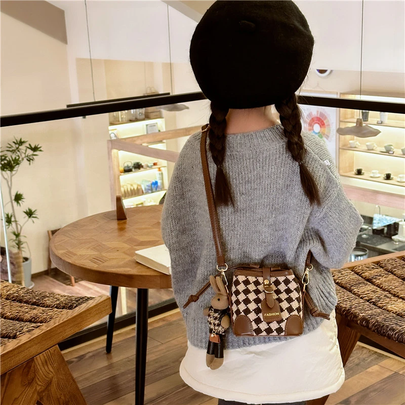 网红儿童包包2024新款秋冬女童宝宝菱格单肩水桶包女孩配饰斜挎包