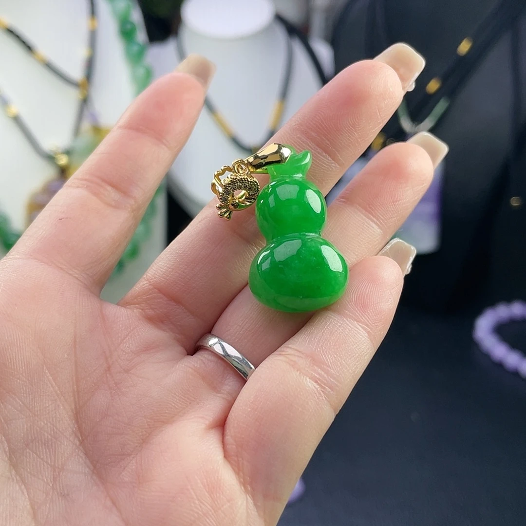 翡翠未镶嵌吊坠(赠链)