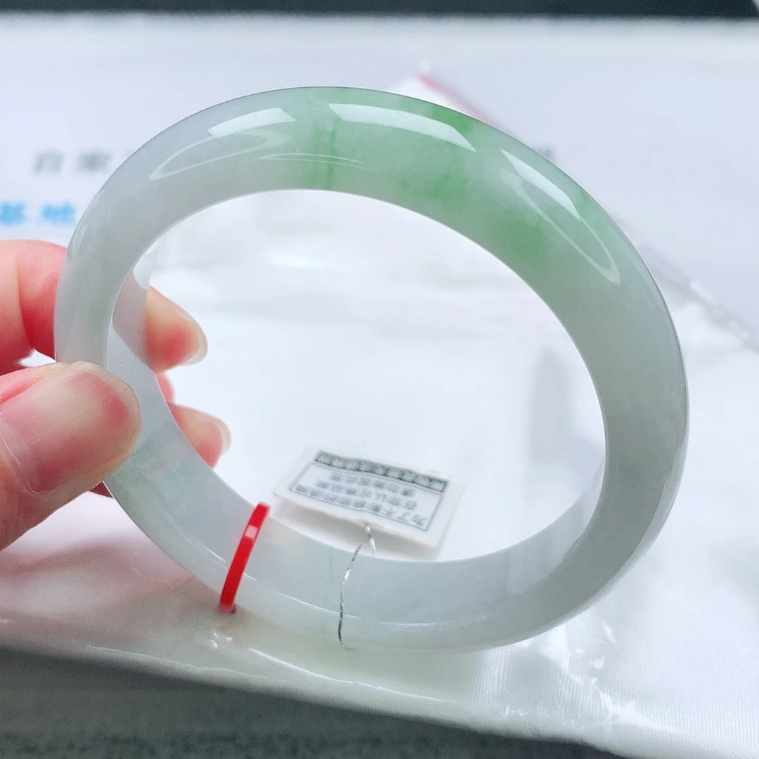 翡翠手镯未镶嵌56圈