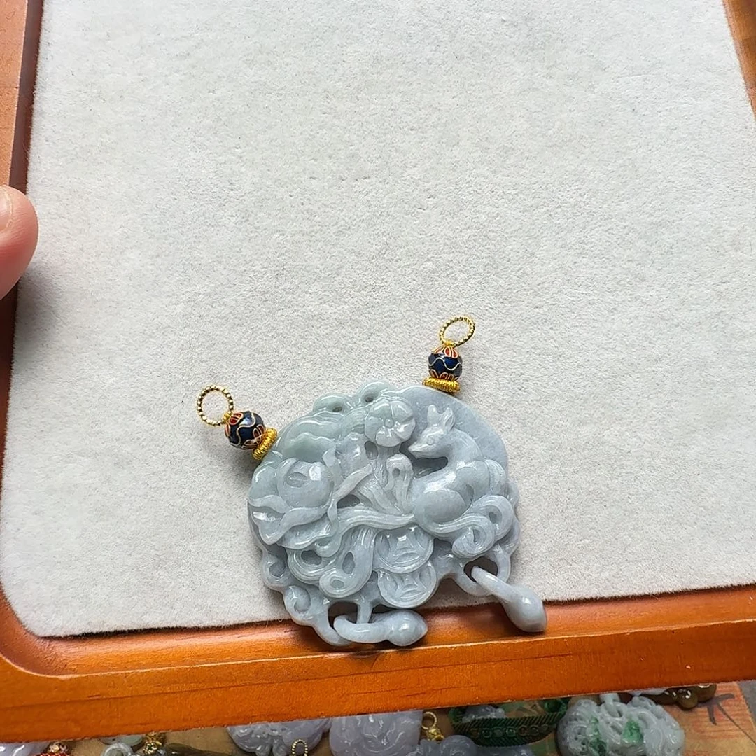 翡翠未镶嵌吊坠(赠链)