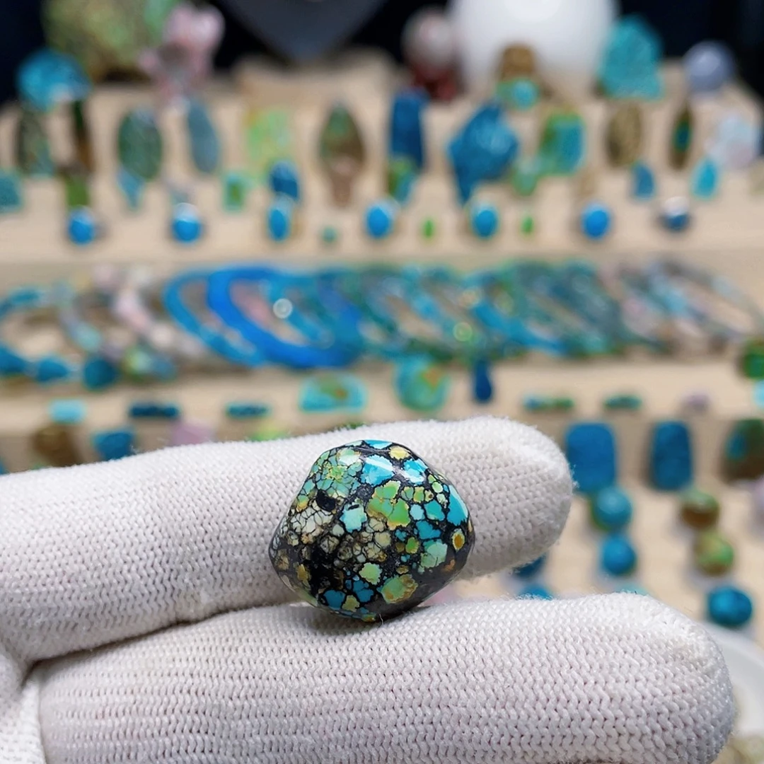 绿松石未镶嵌珠宝奇石