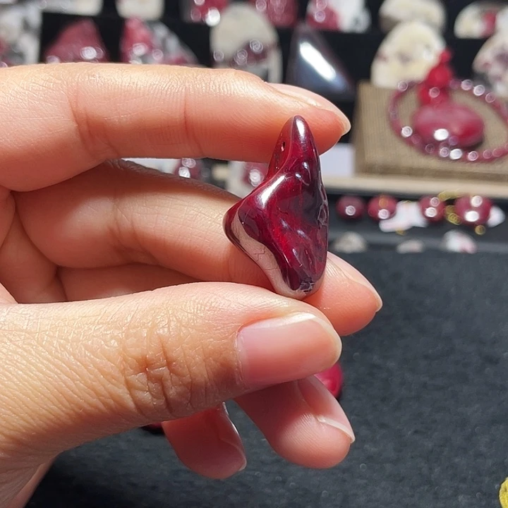 天然辰砂原矿随形吊坠17.6克