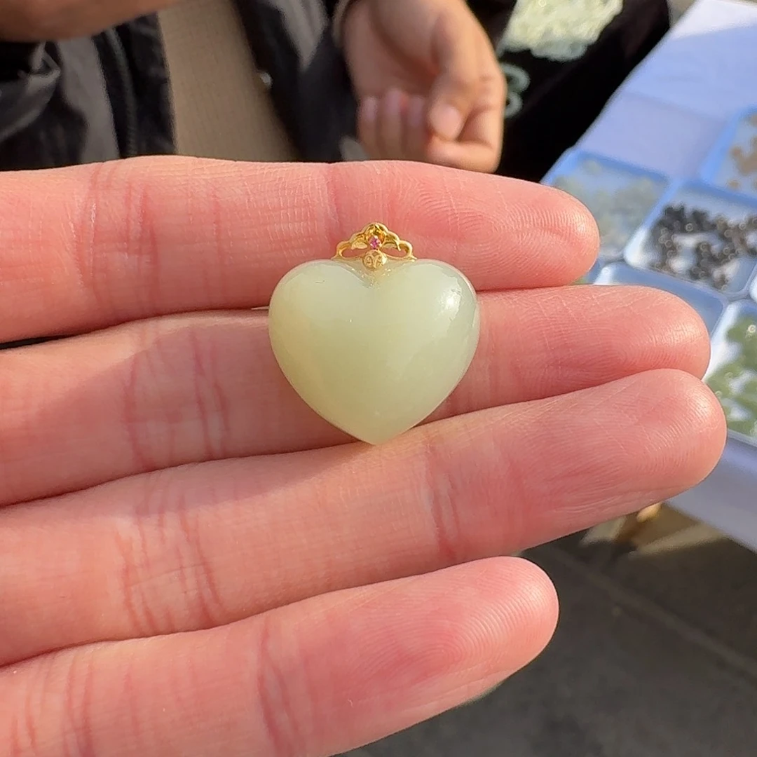 和田玉爱心18K金镶嵌216小王子卡20左右青海料
