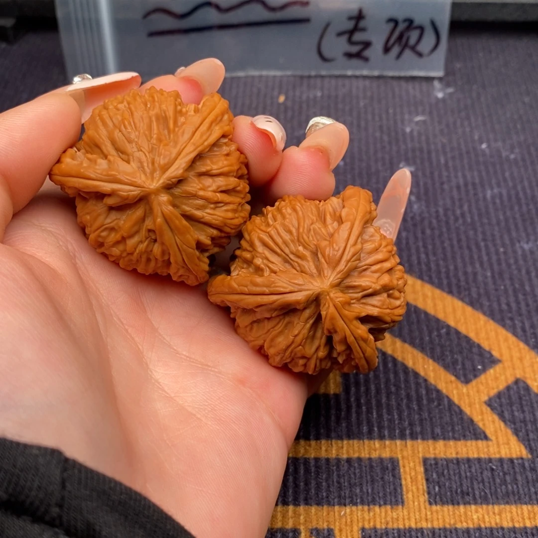 ➷***时文玩核桃吊坠白狮子