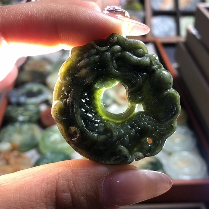 蛇纹石玉未镶嵌岫玉吊坠