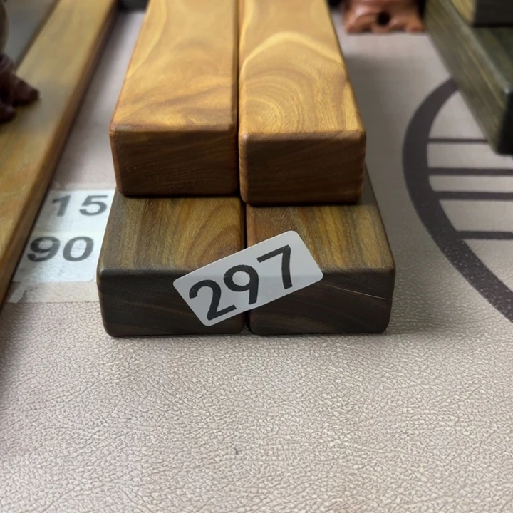 维腊木（绿檀）文*