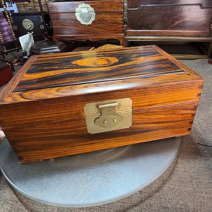 微凹黄檀（南美大红酸枝）