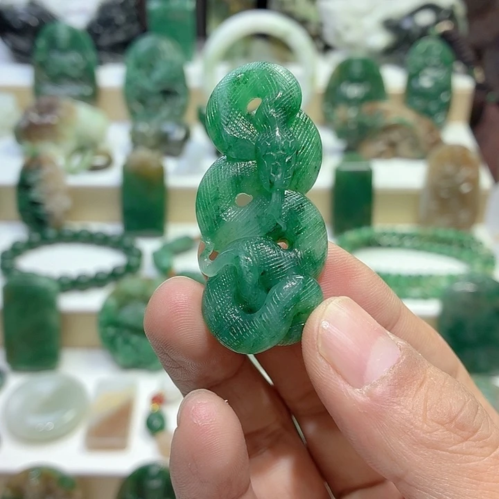 独山玉未镶嵌颈饰