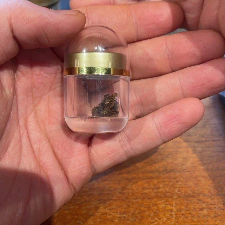沉香吊坠F****3香港油结紫棋楠0.2g