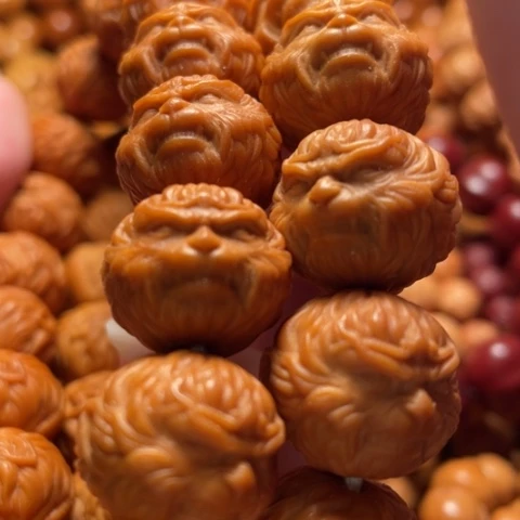 猴头核桃手串尼****？舞台