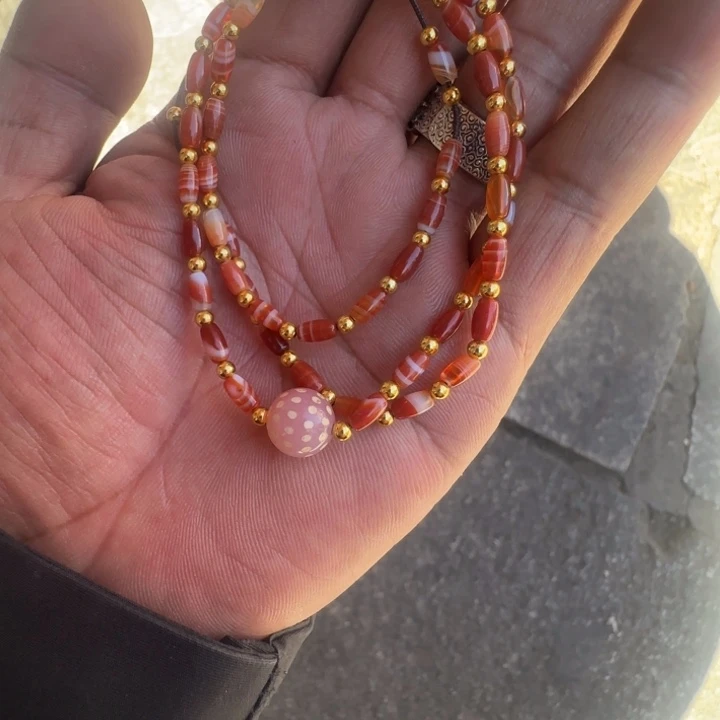 非金属琉璃放****。小米珠多圈手链一条！