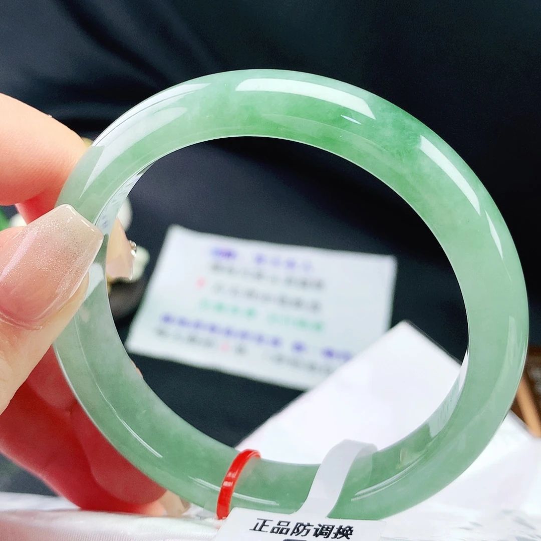 翡翠手镯未镶嵌59圈