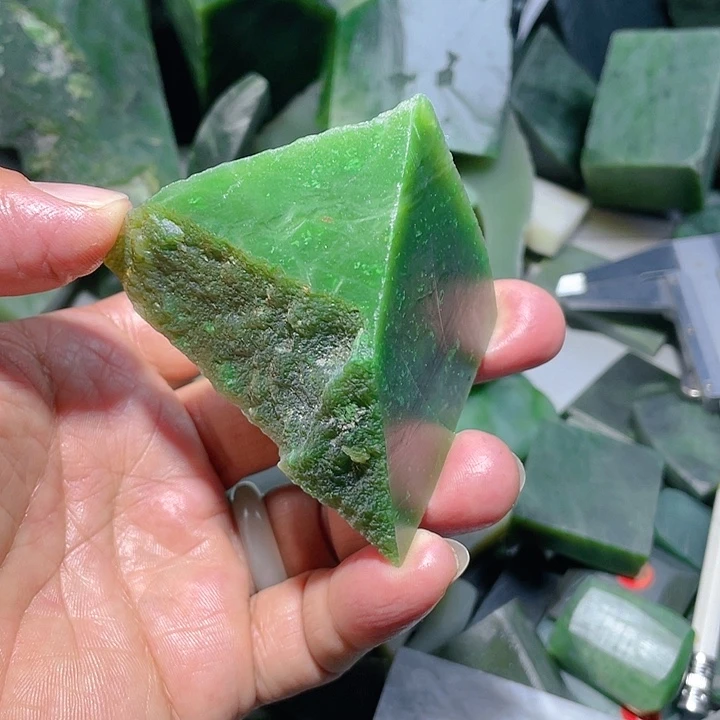 和田玉未镶嵌珠宝奇石