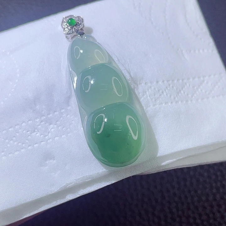 翡翠颈饰18K金镶嵌翡翠