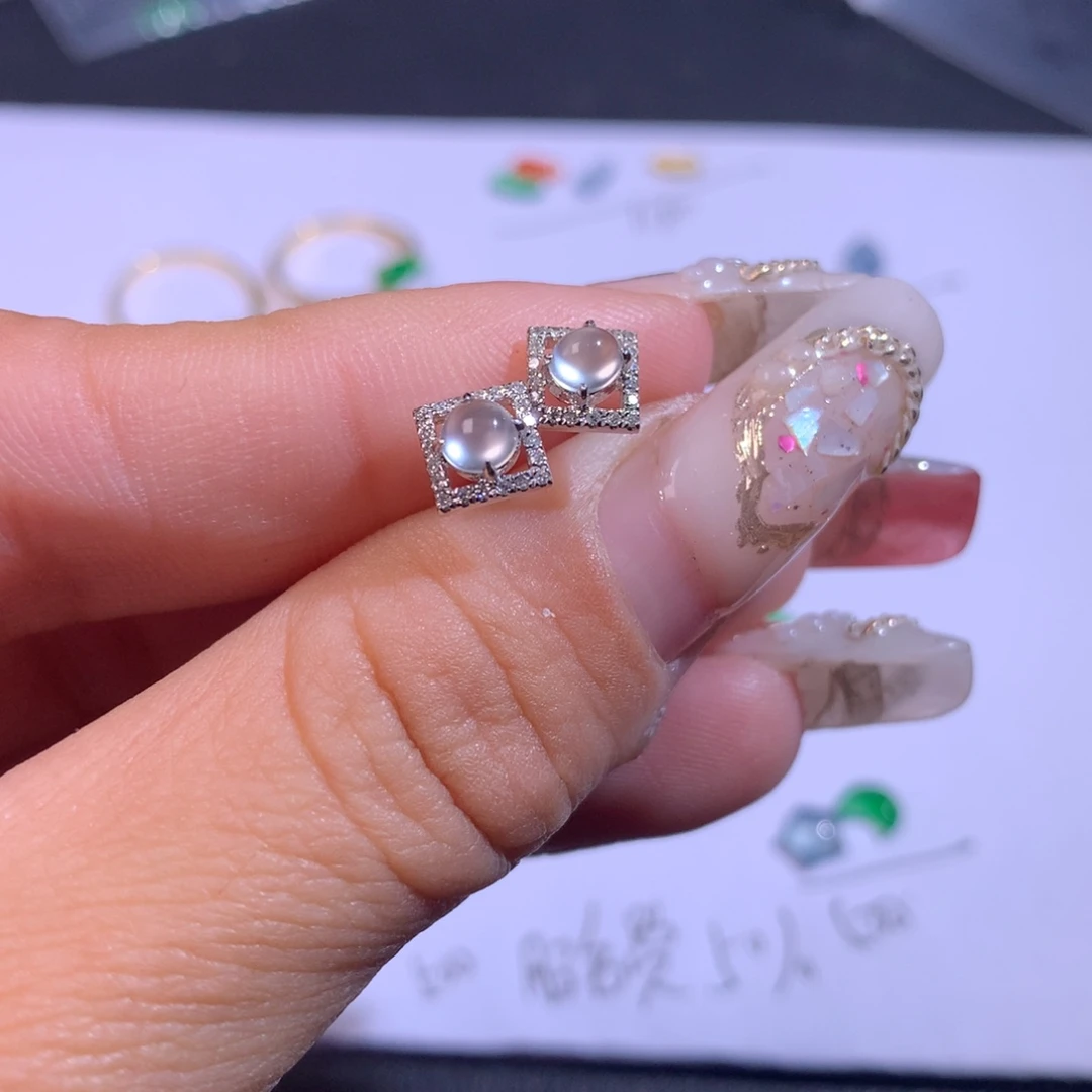 翡翠18K金镶嵌颈饰翡翠