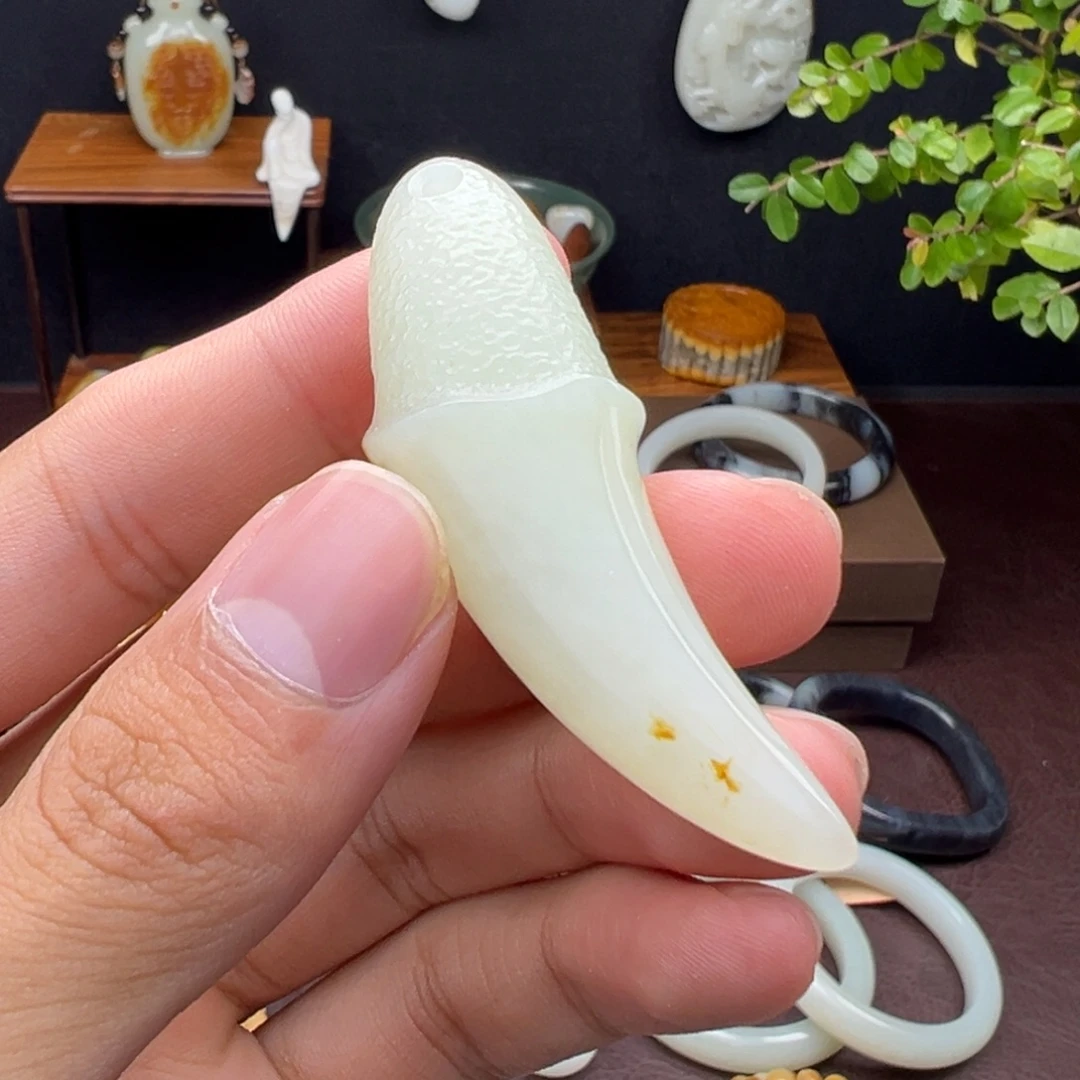 和田玉未镶嵌吊坠(不含链)和田玉玉狼牙