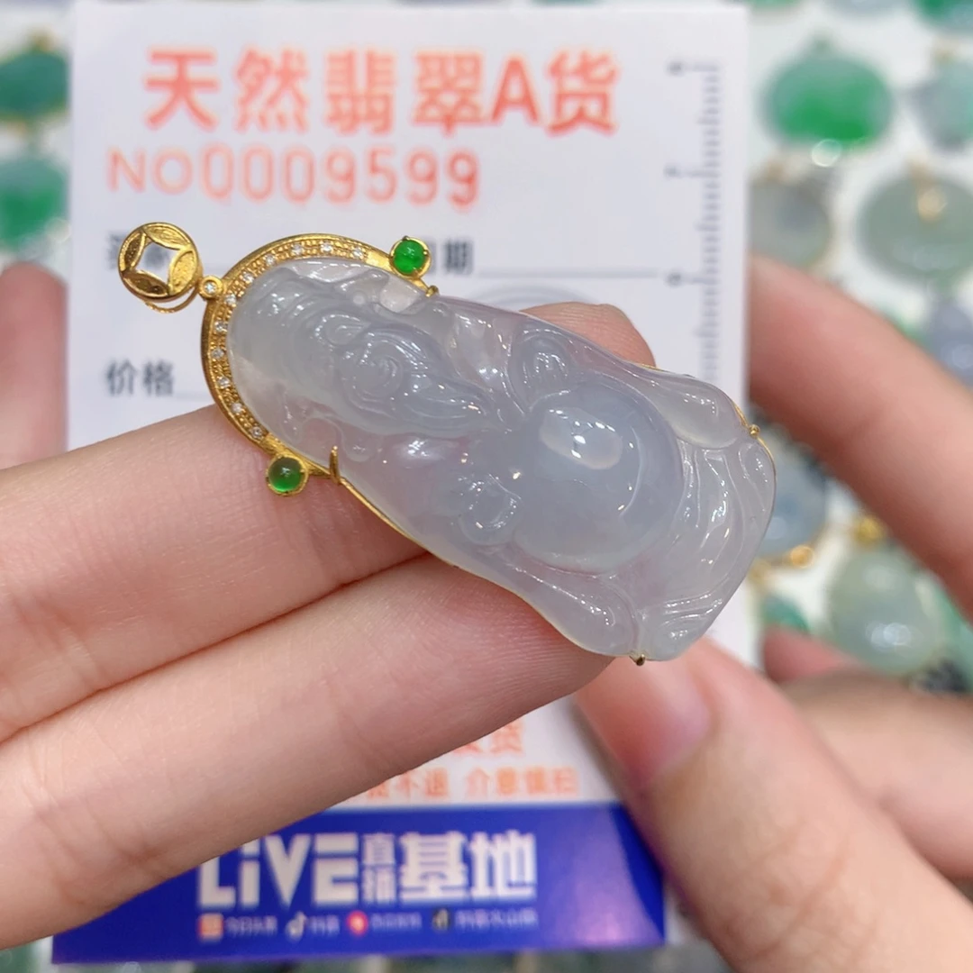翡翠18K金镶嵌颈饰财神