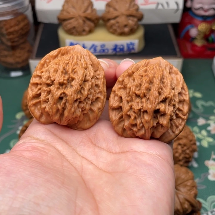 【闪购商品】把件文玩核桃40.5全品虎头