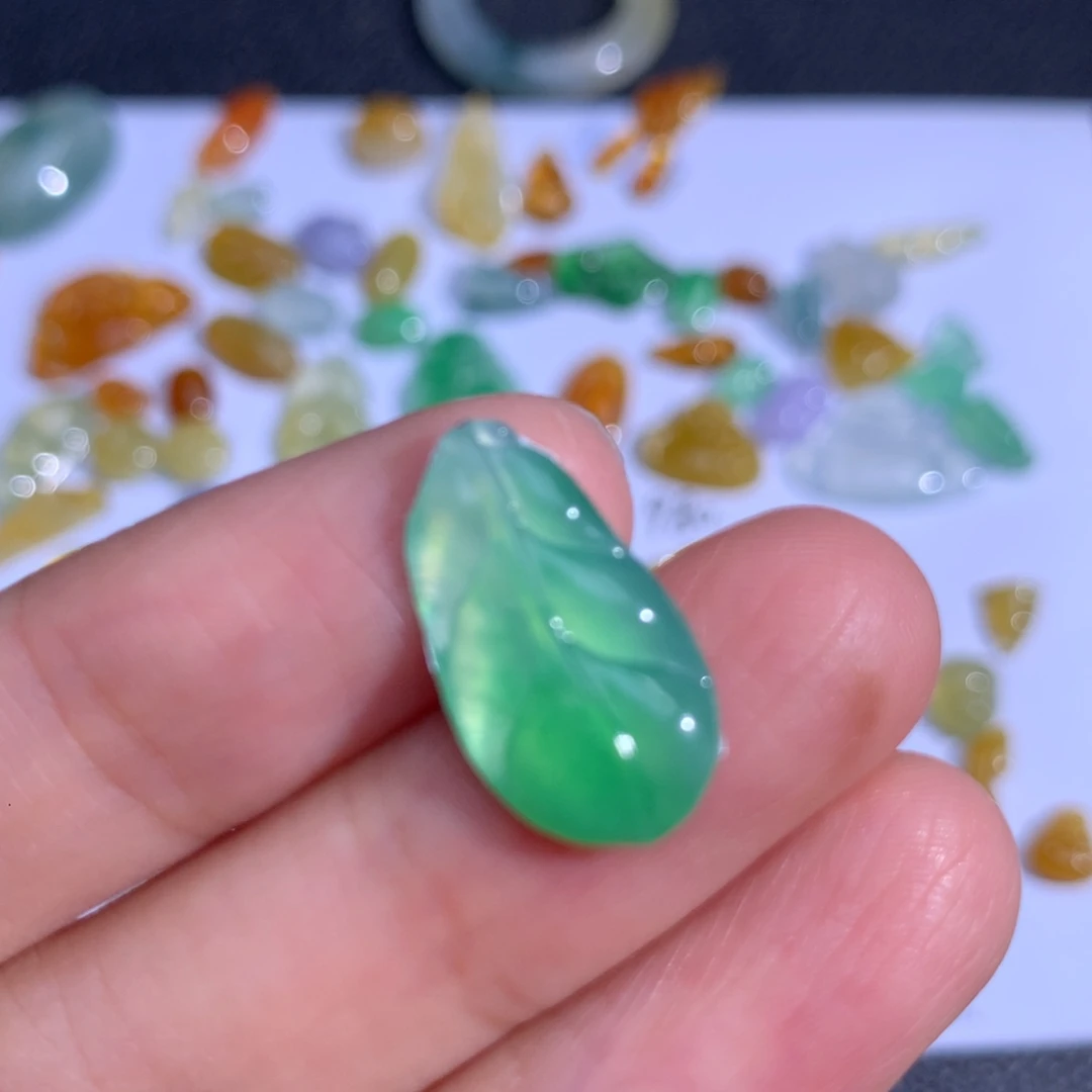 翡翠裸石翡翠叶子