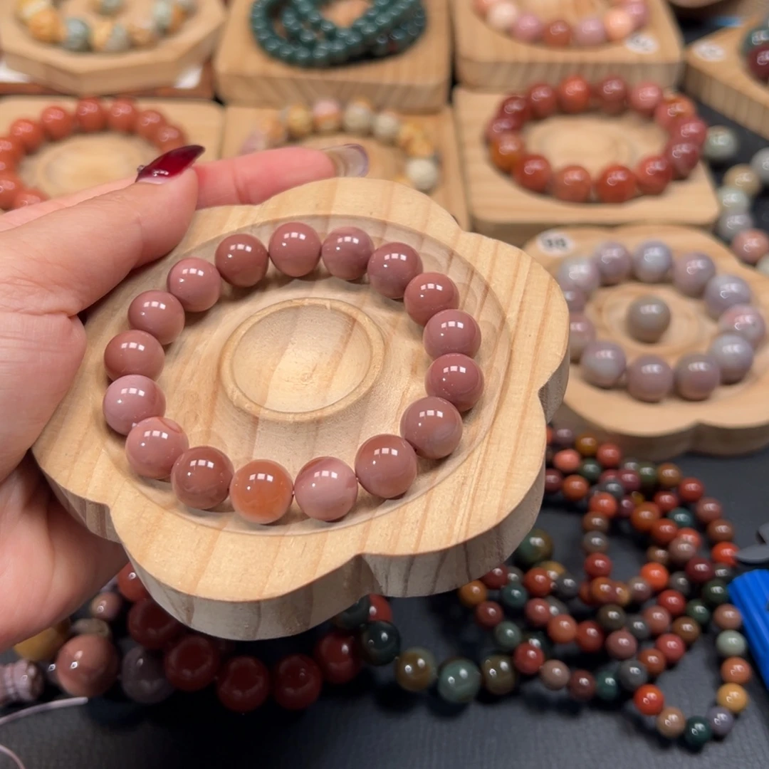 嘟***噜石英质玉未镶嵌手链196