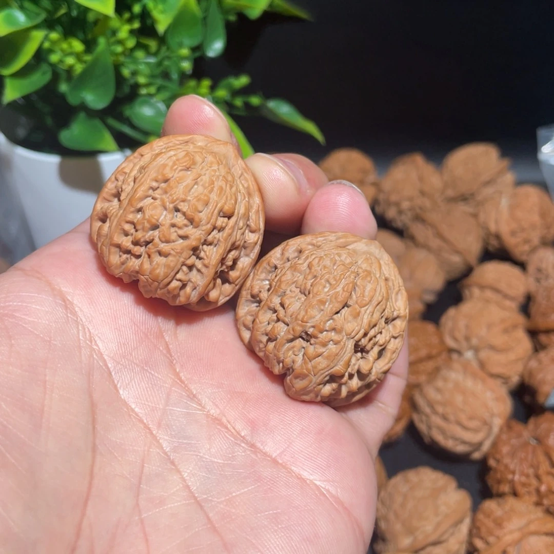 文玩核桃把件阿*36红玛瑙