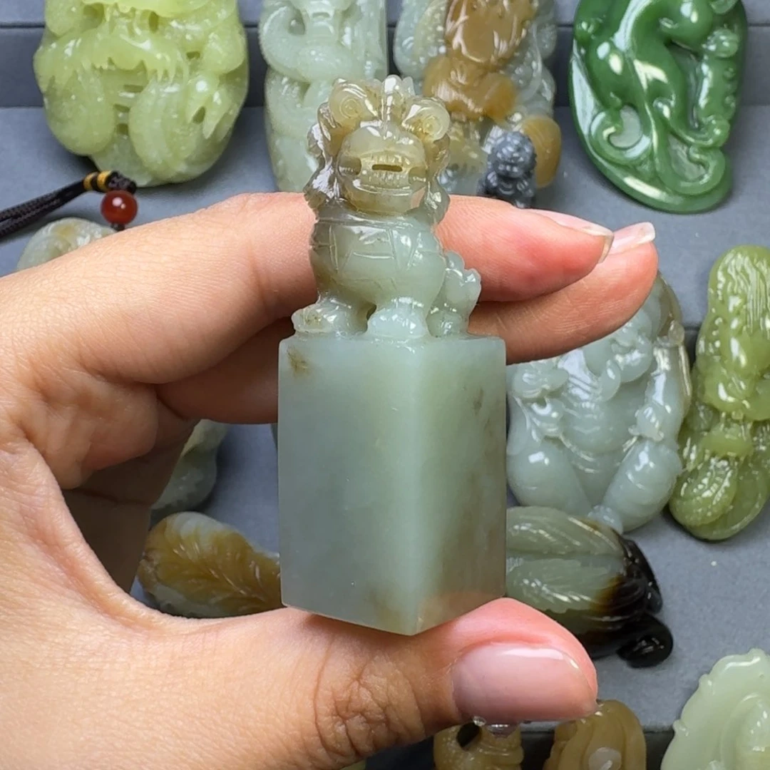 和田玉颈饰未镶嵌左**声