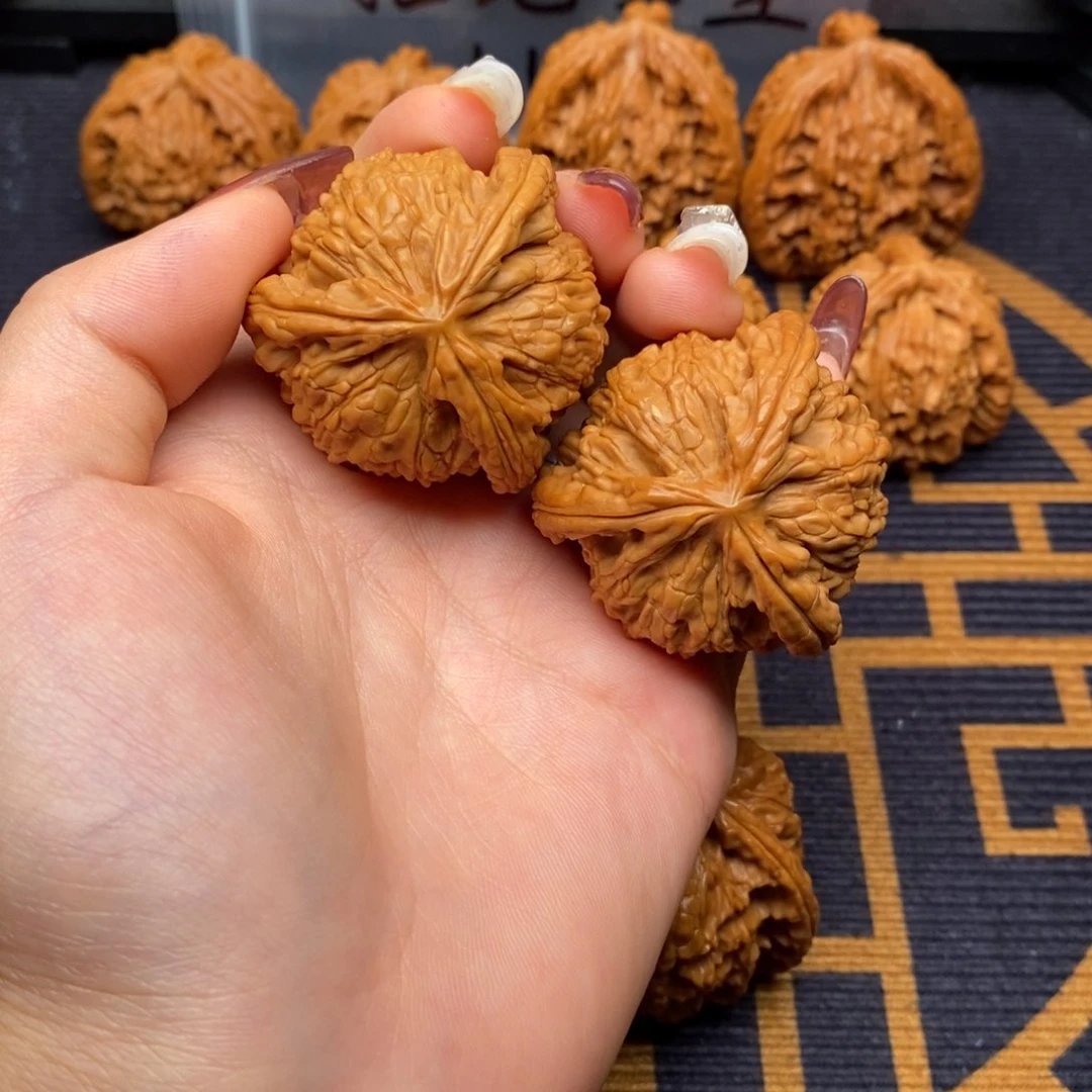 3***9文玩核桃吊坠白狮子