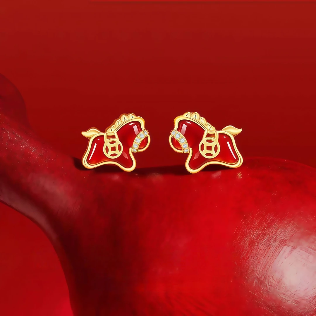 铜合金耳饰 马上有钱本命年红色小马耳钉复古高级感秋冬新年耳饰