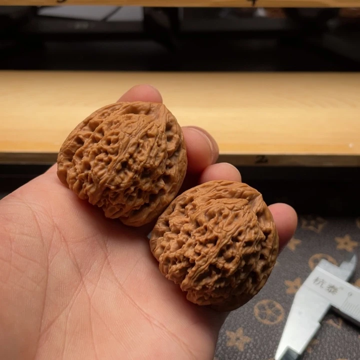 核桃南疆石文玩核桃