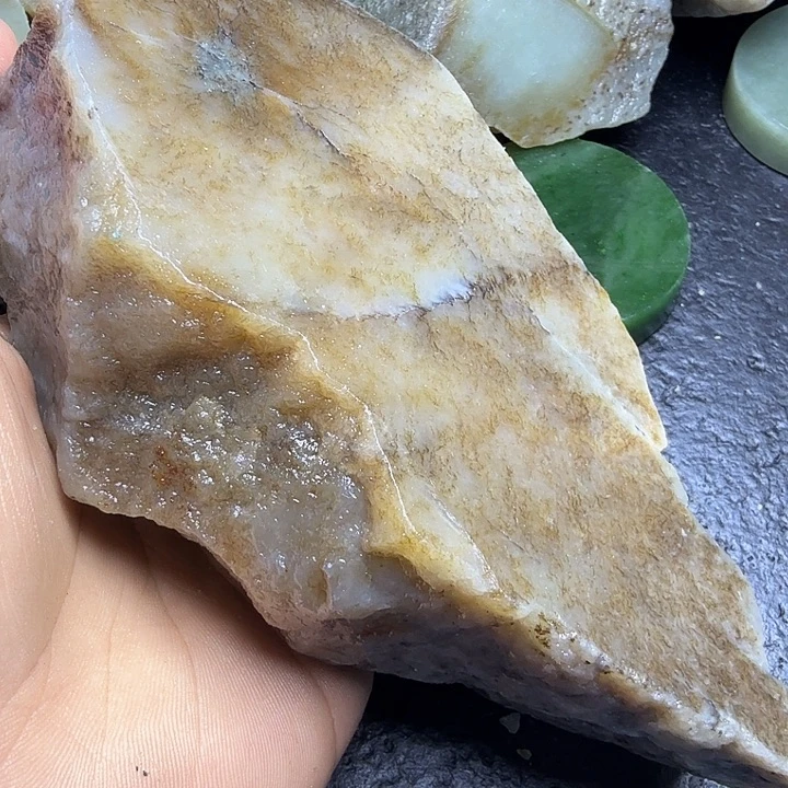 和田玉（糖玉）未镶嵌珠宝奇石