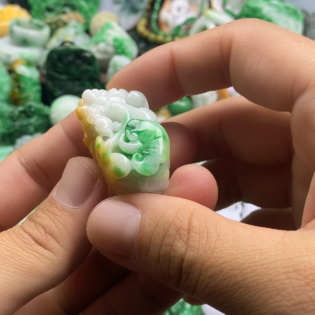 翡翠未镶嵌颈饰翡翠貔貅